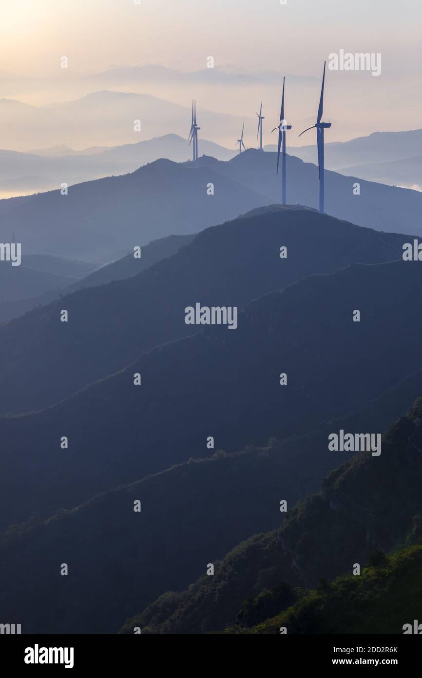 Henan sanmenxia: Funiu Landschaftsmalerei nach dem Regen Stockfoto