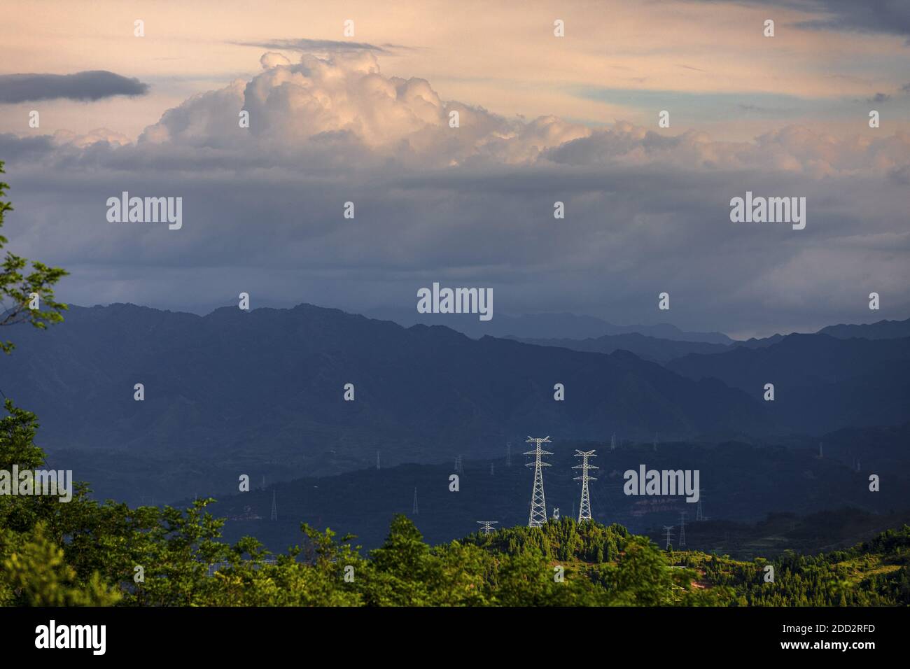 Funiu Bezirk der westlichen henan ländlichen Stromnetze Stockfoto