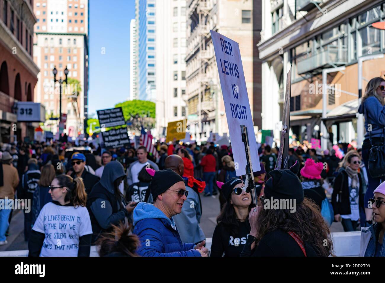 Los Angeles, 21. JANUAR 2017 -Frauen marschieren in der Innenstadt Stockfoto