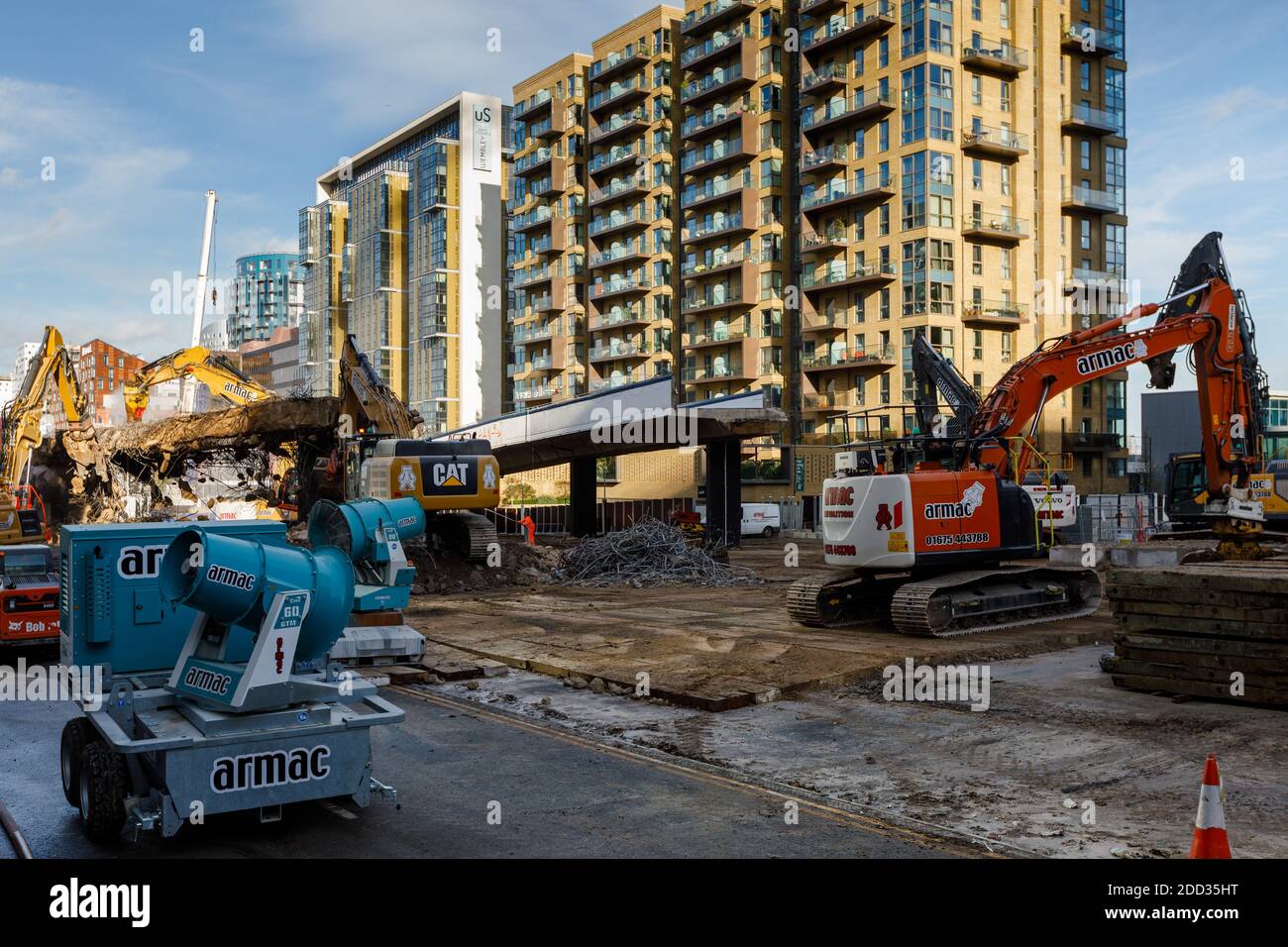 Der Abriss des 'Wembley Way', des berühmten Wembley Stadium Pedway, einer 46 Jahre alten Fußgängerbrücke mit zwei Rampen, geht weiter. Stockfoto