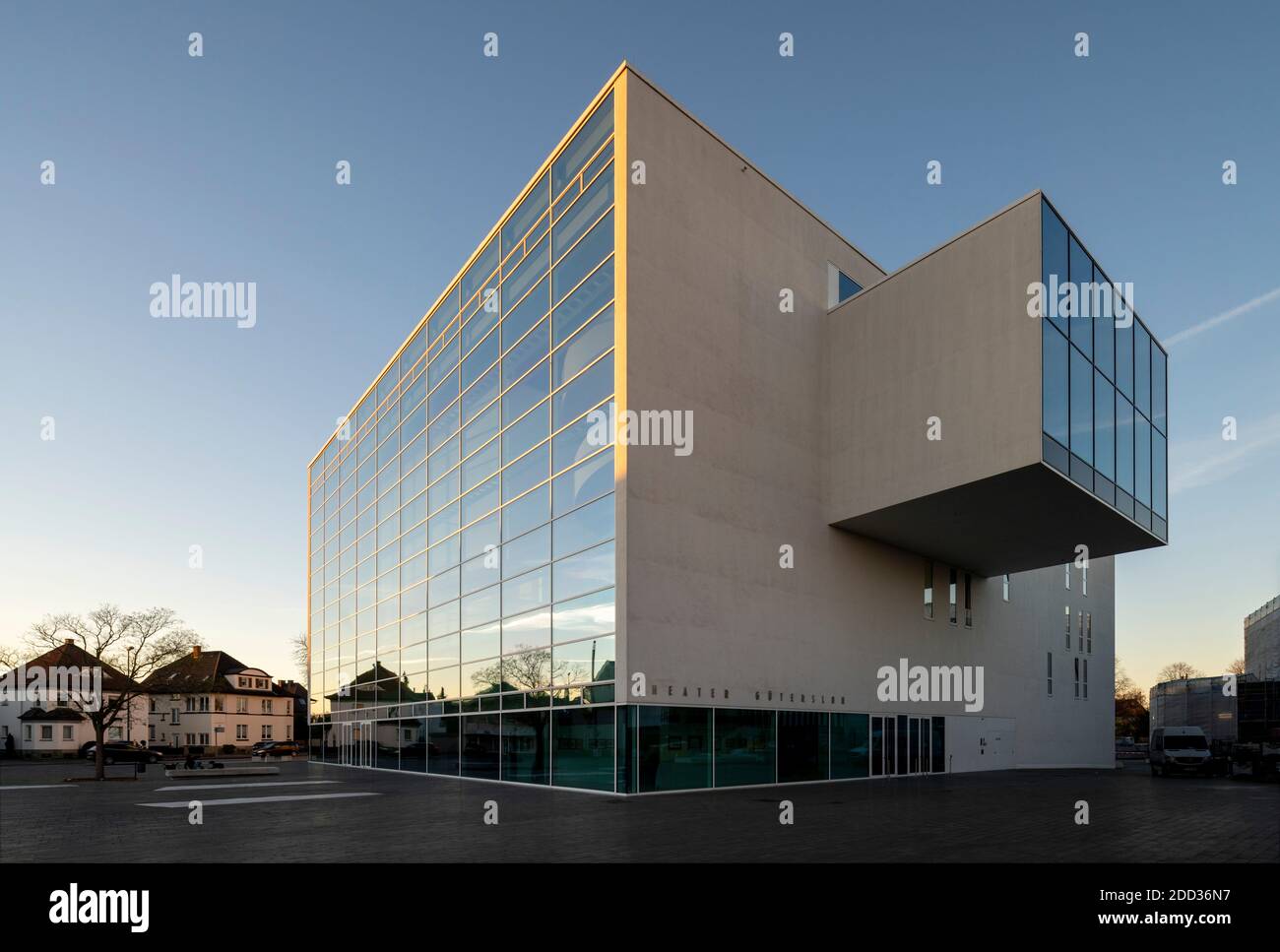 Gütersloh, Theater, 2008-2010 von Jörg Friedrich erbaut, rechts die sog. „Sky-Lobby“ Stockfoto