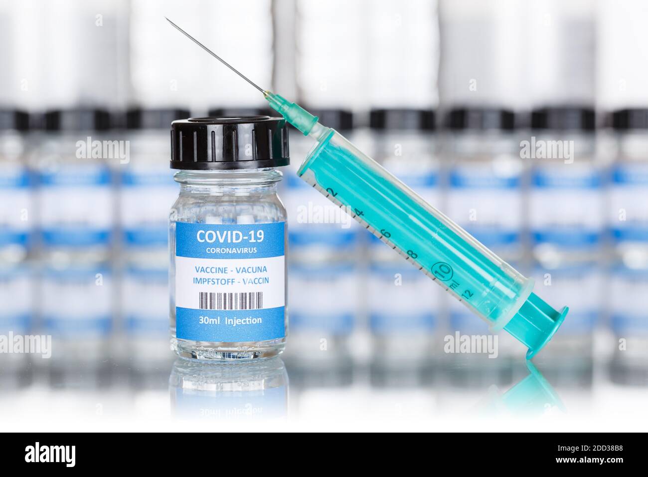 Coronavirus-Impfstoffflasche Corona Virus Spritze COVID-19 Covid Impfstoffflaschen Stockfoto