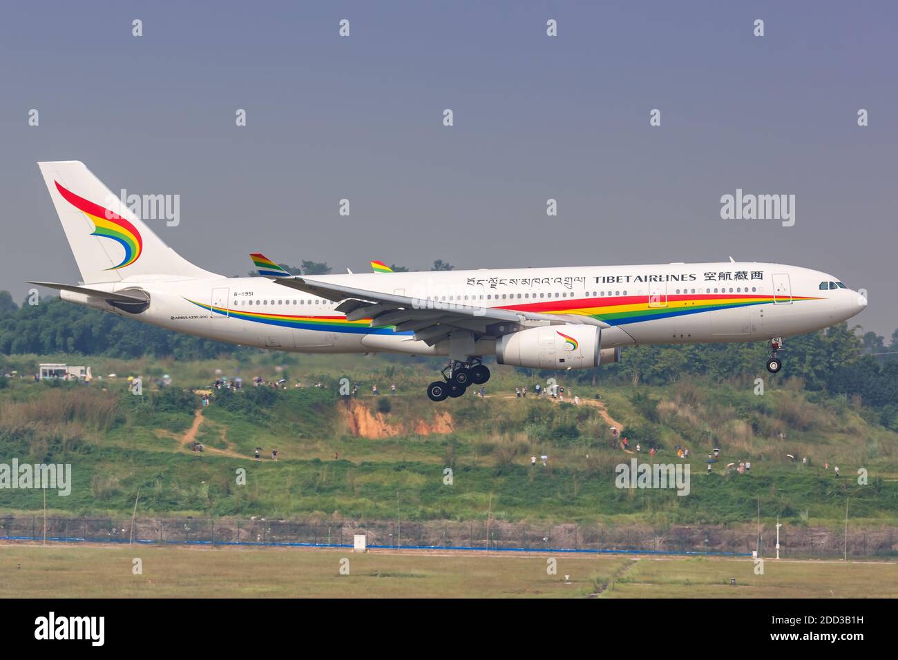 Chengdu, China - 22. September 2019: Tibet Airlines Airbus A330-200 am Flughafen Chengdu Shuangliu in China. Airbus ist ein europäisches Flugzeugmanu Stockfoto