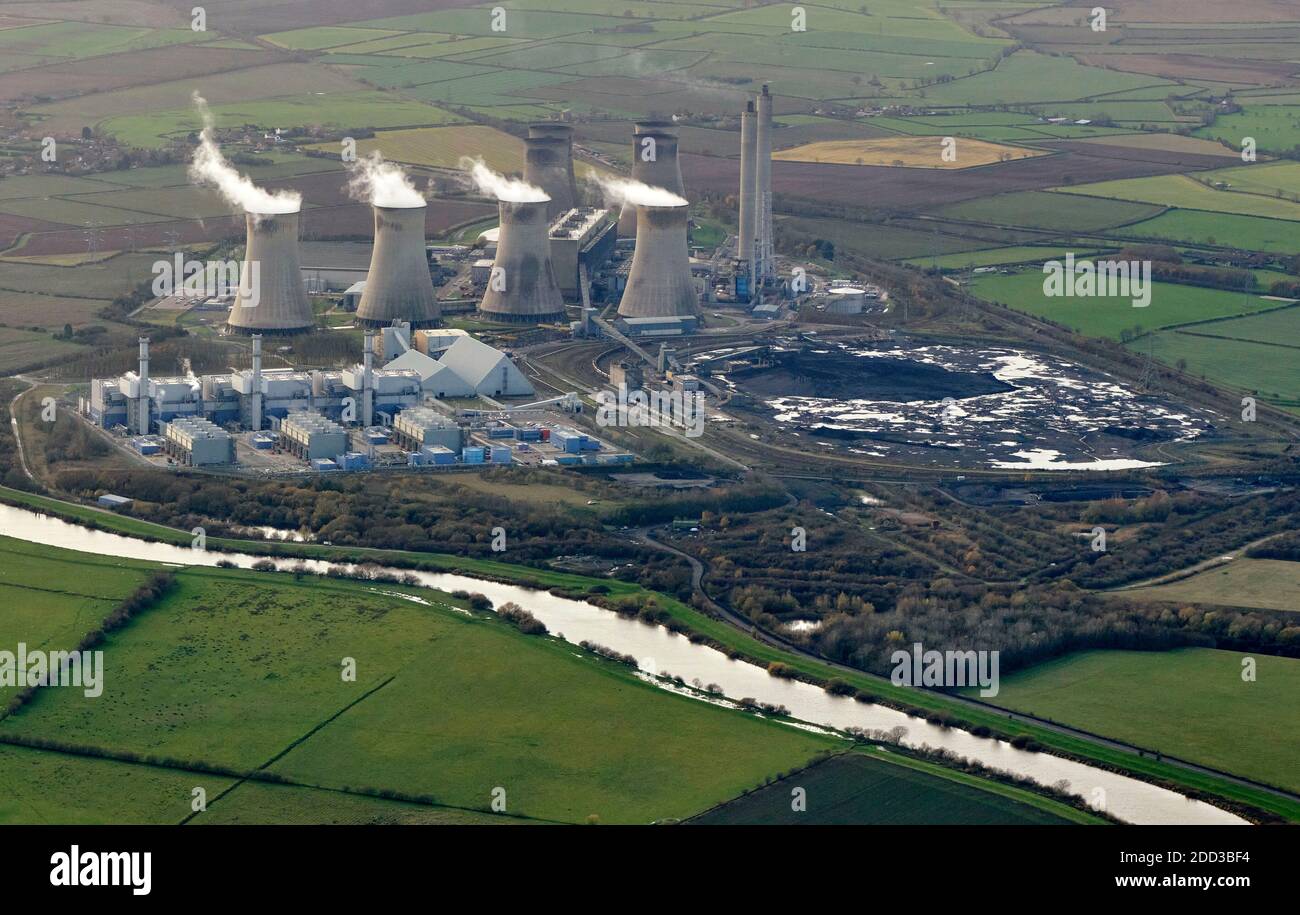 Ein Luftbild des West Burton Kraftwerks, River Trent, Gainsborough, Nordengland, Großbritannien Stockfoto