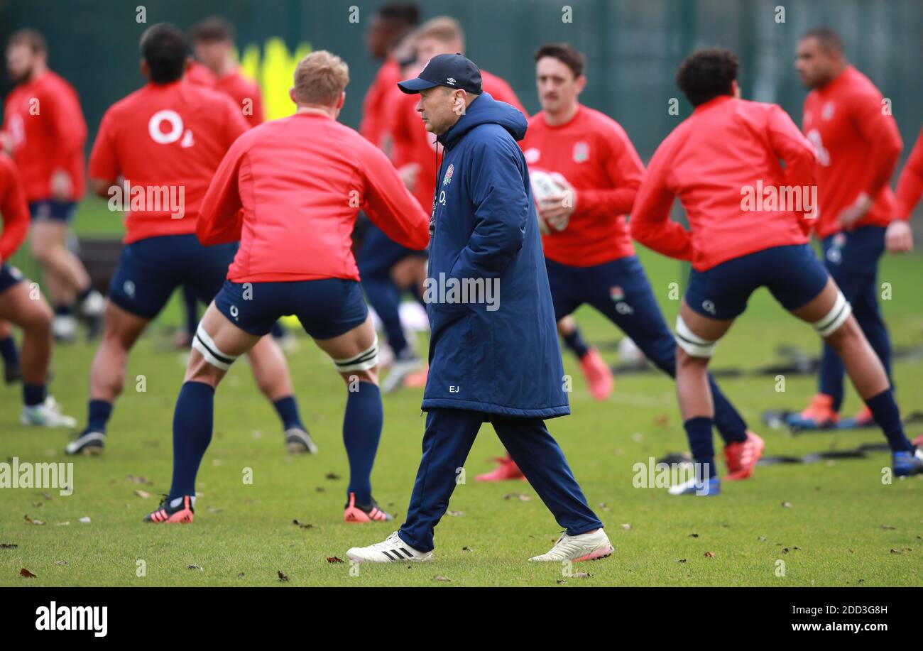 England Cheftrainer Eddie Jones während der Trainingseinheit im Lensbury Hotel, London. Stockfoto