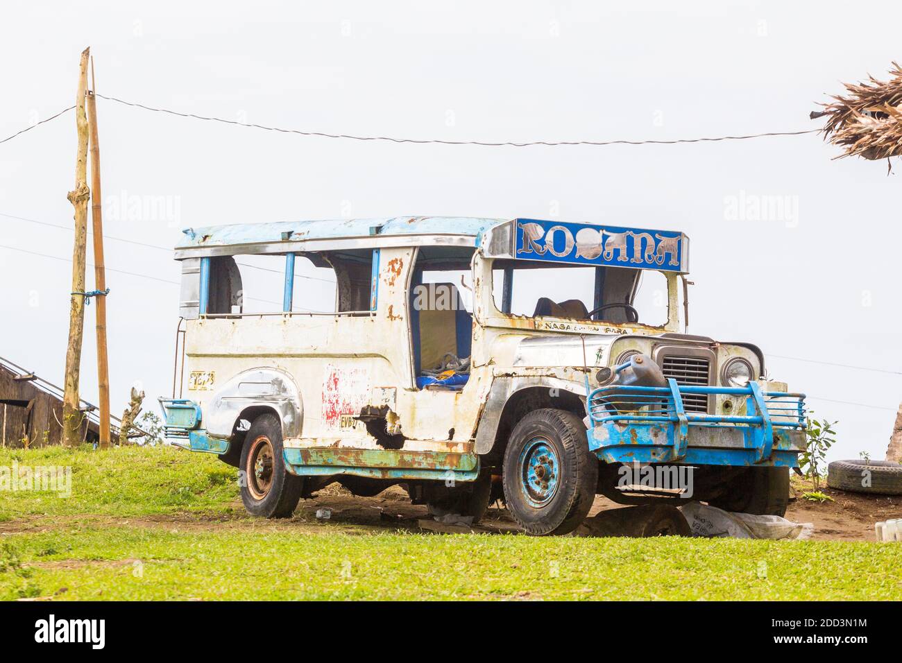 Ein speziell gebauter Jeepney, ein lokales Personenfahrzeug in Bicol, Philippinen Stockfoto