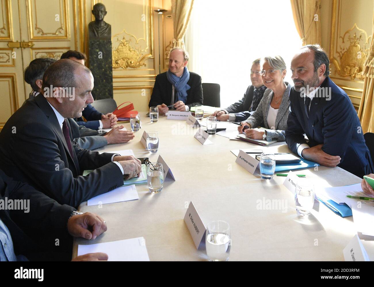 Premierminister Edouard Philippe trifft Laurent Berger CFDT am 7. Mai 2018 im Hotel Matignon in Paris, Frankreich. Foto von Christian Liewig/ABACAPRESS.COM Stockfoto