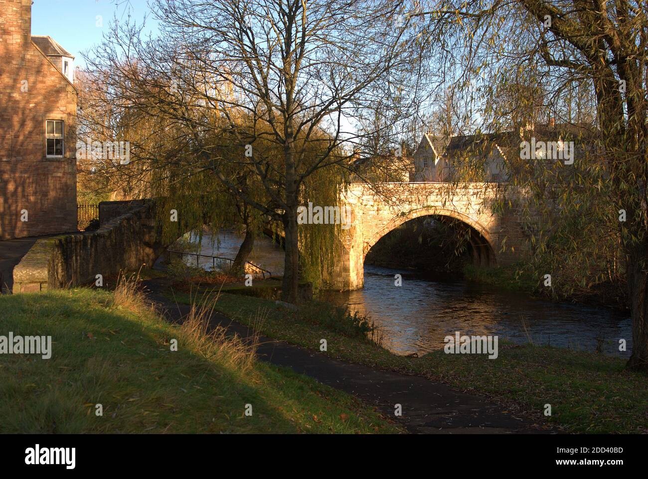 Canongate Brücke in Jedburgh über Jed Wasser am frühen Morgen Stockfoto