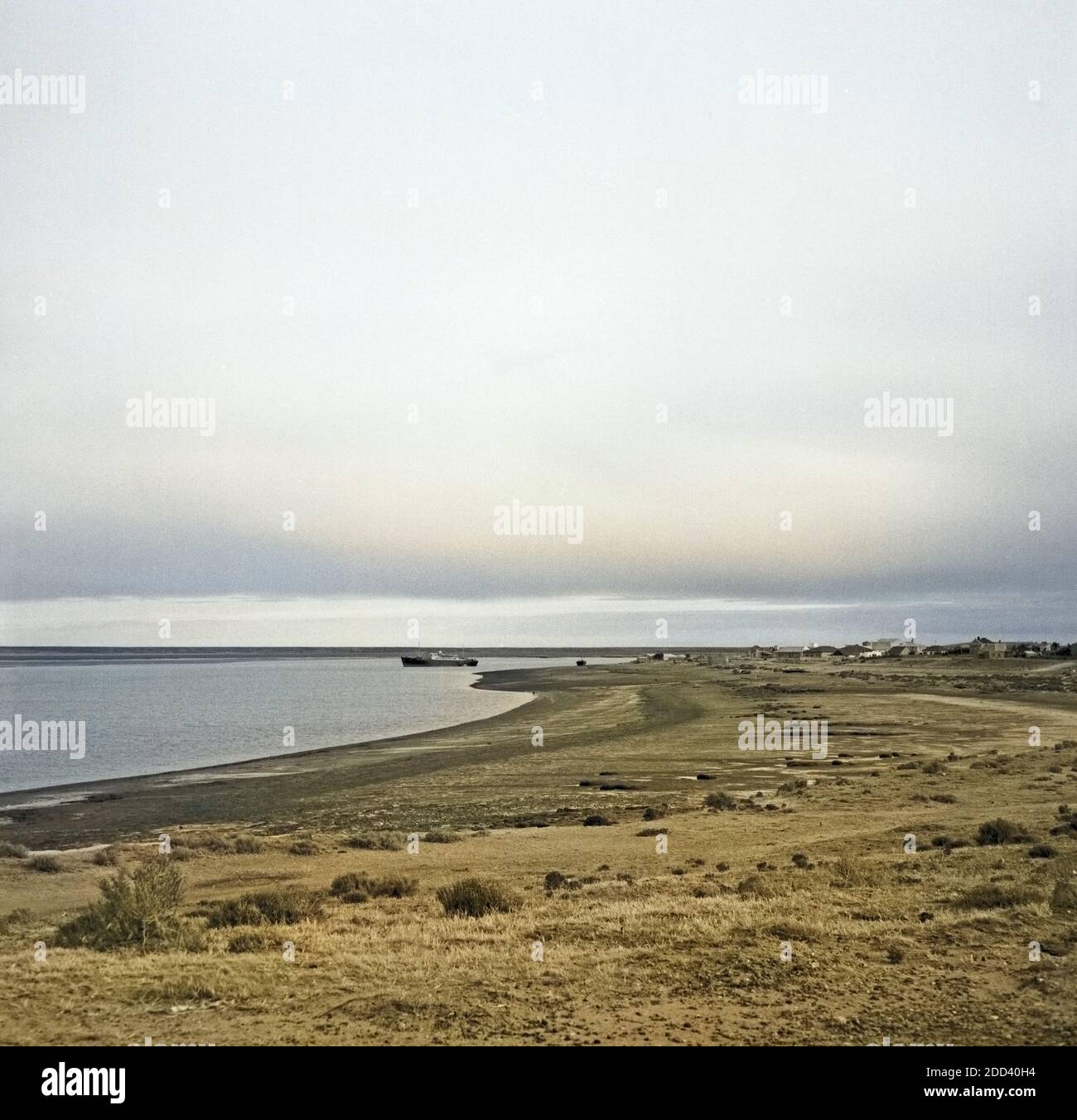 Landschaft um die Stadt Punta Arenas, im Süden von Chile, 1957. Landschaft rund um die Stadt Punta Arenas, im Süden Chiles, 1957. Stockfoto