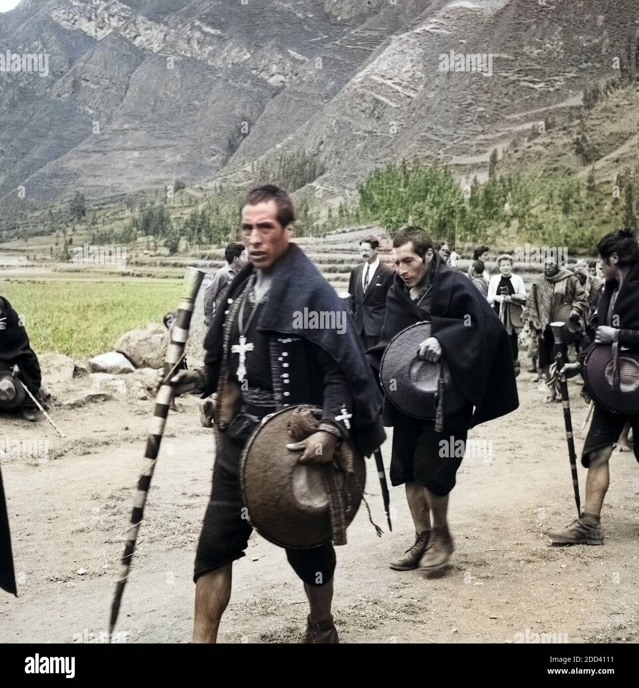 Menschen auf dem Sonntagsmarkt in Pisao, Peru 1960er Jahre. Menschen an der Markt am Sonntag bei Pisao, Peru, 1960. Stockfoto