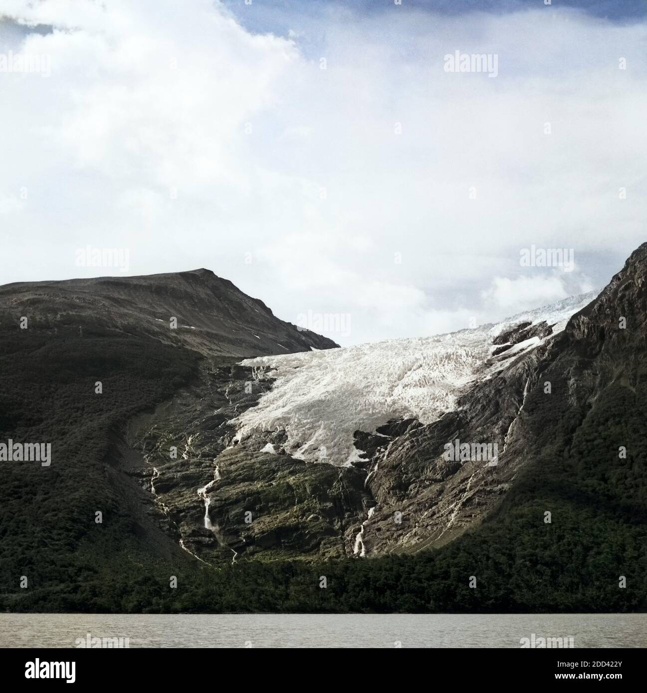 Landschaftsformation um den Lago Argentino, Argentinische 1960er Jahre. Landschaft rund um den Lago Argentino See, Argentinien der 1960er Jahre. Stockfoto