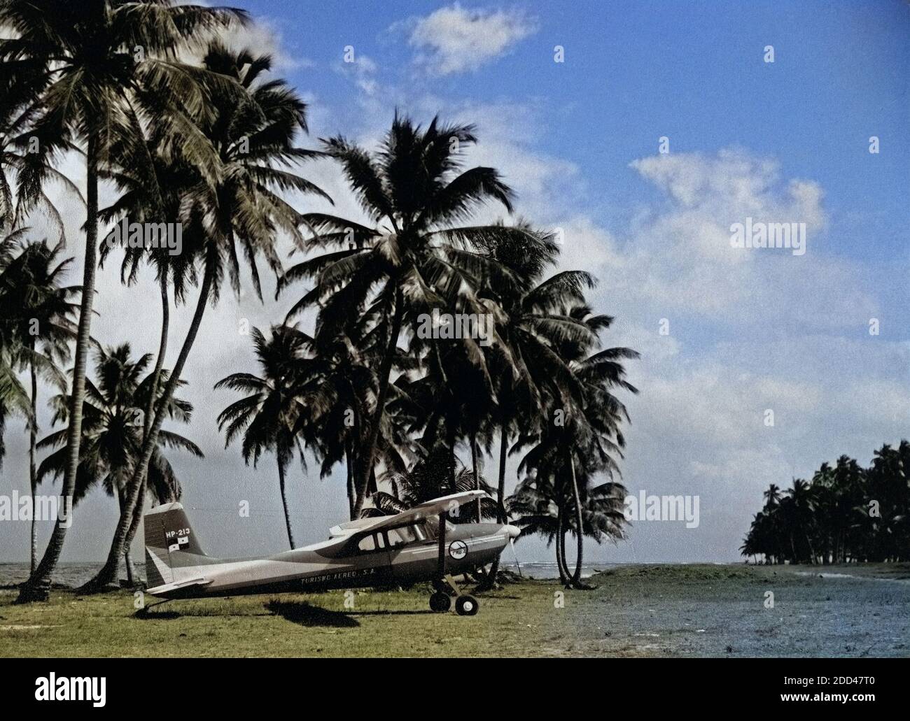 Kleinflugzeug Bei Porvenir Im San Blas Archipel, Panama 1970er Jahre. Flugzeug in Porvenir in San Blas Inseln, Panama der 1970er Jahre. Stockfoto