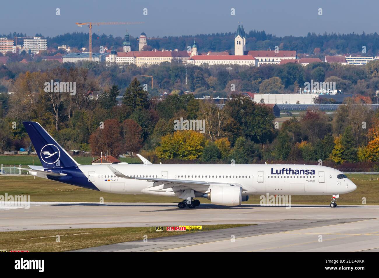 München, 21. Oktober 2020: Lufthansa Airbus A350-900 am Flughafen München.  Airbus ist ein europäischer Flugzeughersteller mit Sitz Stockfotografie -  Alamy