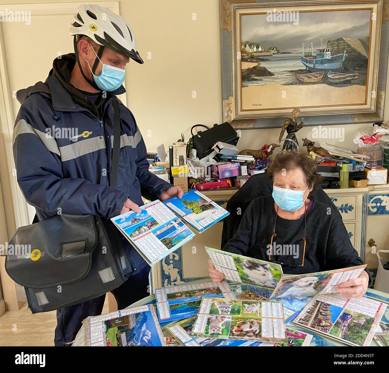 WOLLEN SIE EINEN PARISER BRIEFTRÄGER KALENDER Stockfoto