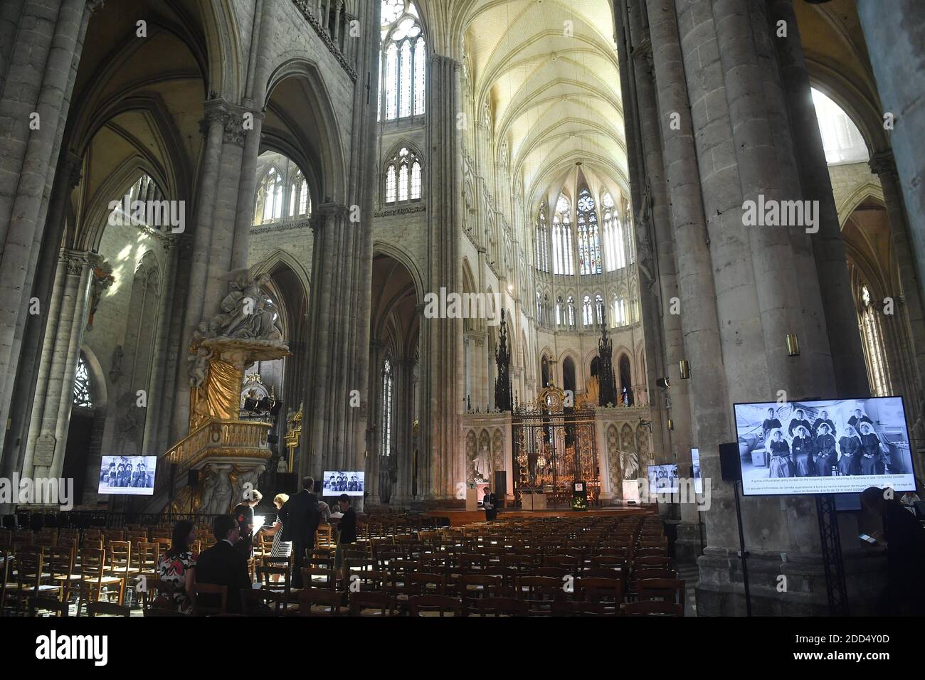 Das Querschiff der Kathedrale Basilika unserer Lieben Frau in Amiens, Nordfrankreich, ist am 8. August 2018 im Vorfeld einer Zeremonie anlässlich des 100. Jahrestages der Schlacht von Amiens im Ersten Weltkrieg abgebildet. Die Schlacht von Amiens läutete den Beginn der Hunderttägigen Offensive an der Westfront ein, die im November 1918 zum Waffenstillstand führte. Foto von Christian Liewig/ABACAPRESS.COM Stockfoto