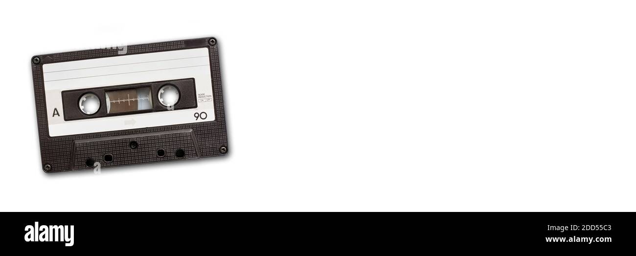 Altes Audiokassettenband isoliert auf weißem Panoramafenster Stockfoto