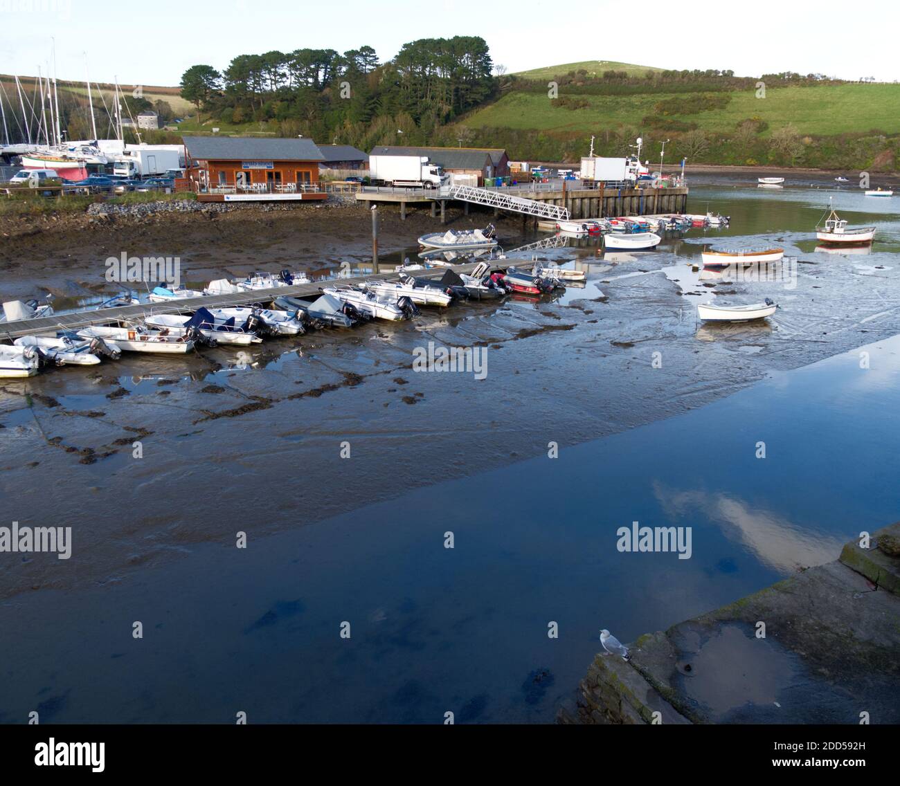 Salcombe, South Devon eine Küstenstadt von außergewöhnlicher natürlicher Schönheit. Salcombe Hafen und Regatta, Segeln, Yachting, Quayside, Kingsbridge Mündung Stockfoto