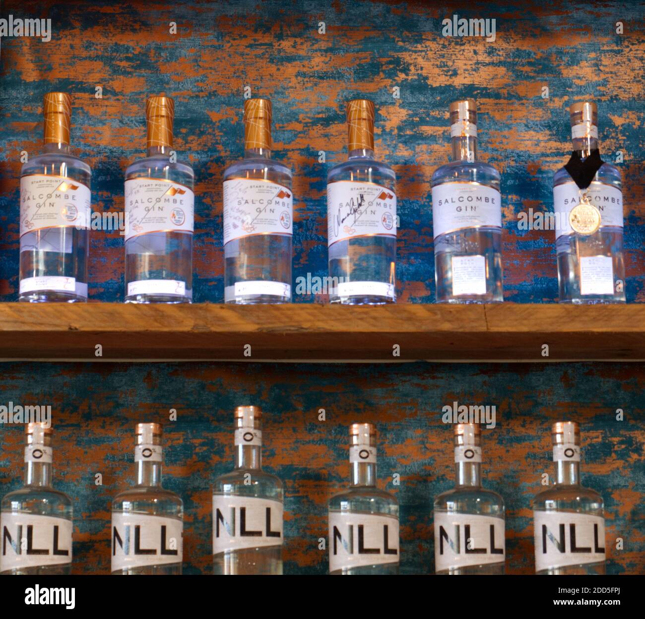 Salcombe Gin Distillary. Das Bootshaus, Salcombe Town. Gin Tasting, Bar, Fish Quay am Kingsbridge Estuary. Küstenstadt. Botanicals, Gin School, Stockfoto