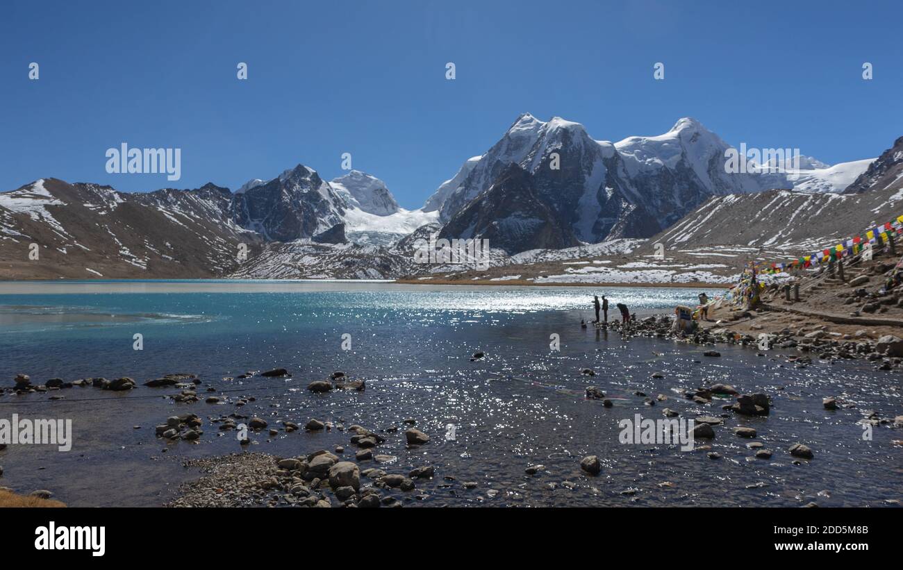 Gurudongmar See mit zemu Gletscher im Hintergrund bei Sikkim Indien Stockfoto