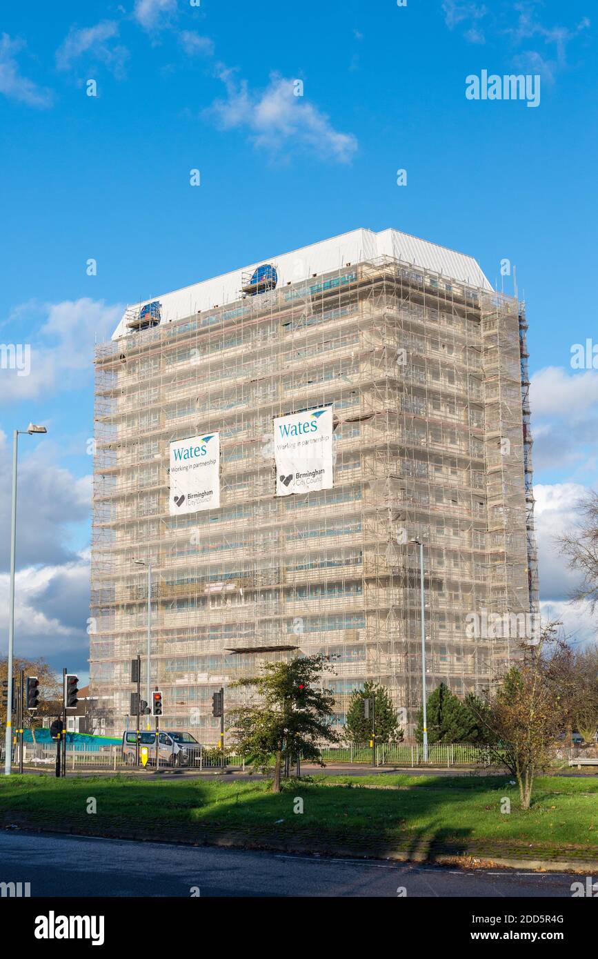 Wells Tower in Ladywood, Birmingham, ist ein Hochhaus im Besitz des rates, das von Wates repariert und renoviert wird Stockfoto