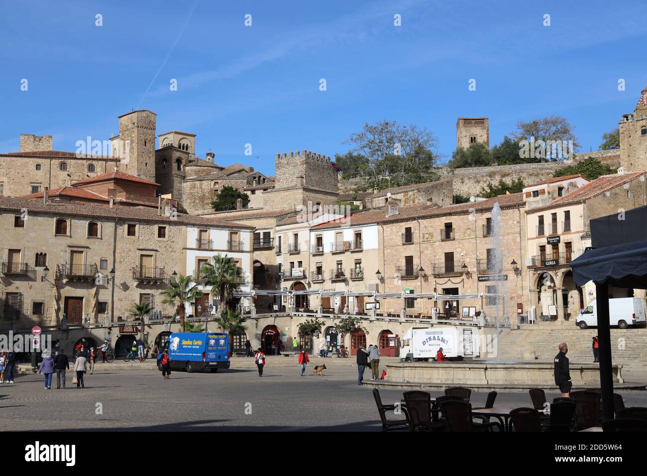 Trujillo. Plaza Major. Historische Renaissance, mittelalterliche Architektur in der Stadt während Covid. Heimat des Eroberers Pizarro. Extremadura, Spanien. Stockfoto