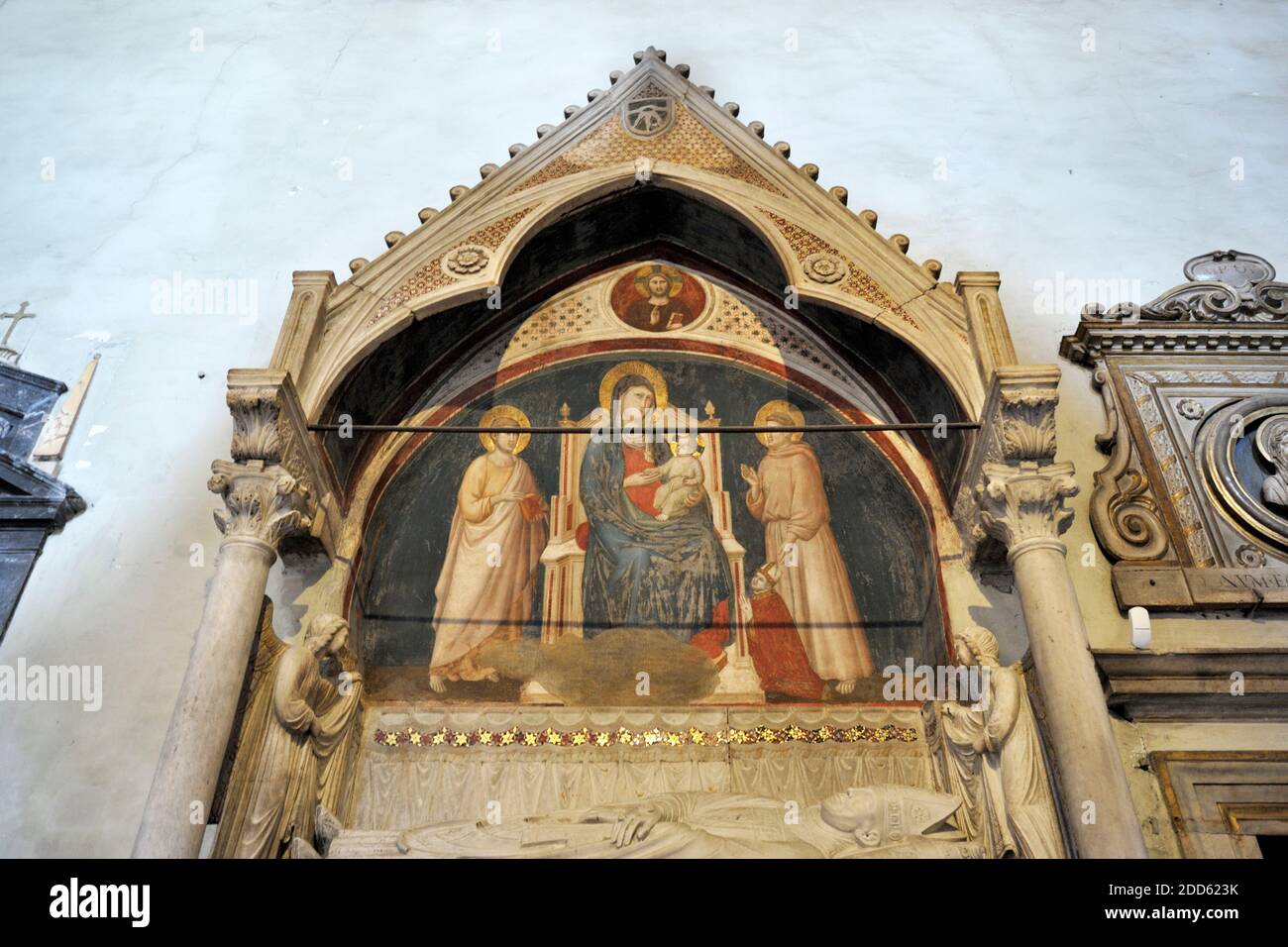 Italien, Rom, Kirche Santa Maria in Ara Coeli, linker Quer, Grab des Kardinals Matteo d'Acquasparta (1302 - 1303 ca.) Von Giovanni di Cosma Stockfoto