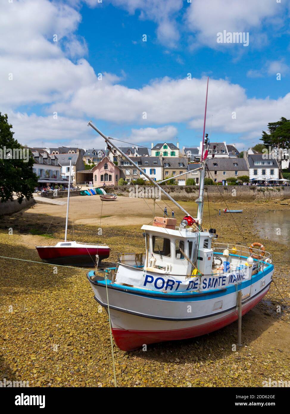 Boote im Hafen von Port de Sainte-Marine an der Odet-Mündung bei Benodet in Finistere im Nordwesten Frankreichs. Stockfoto