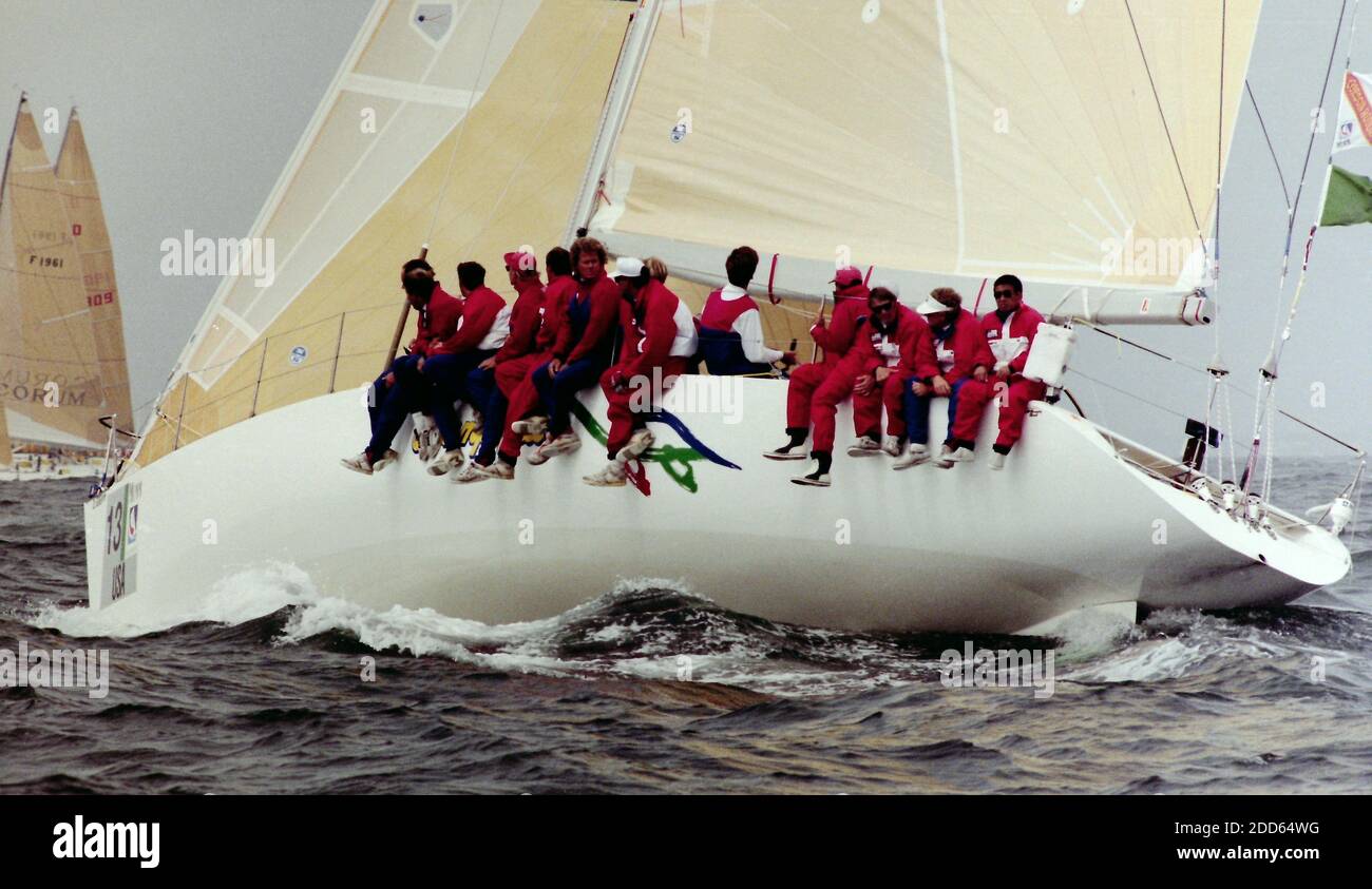 AJAXNETPHOTO. AUGUST 1991. SOLENT, ENGLAND. - ADMIRAL'S CUP 1991 - CORUM POKALRENNEN. TEAM YACHT; CHAMPOSA FOTO : JONATHAN EASTLAND / AJAX REF:ADC RX2 201211 10 Stockfoto