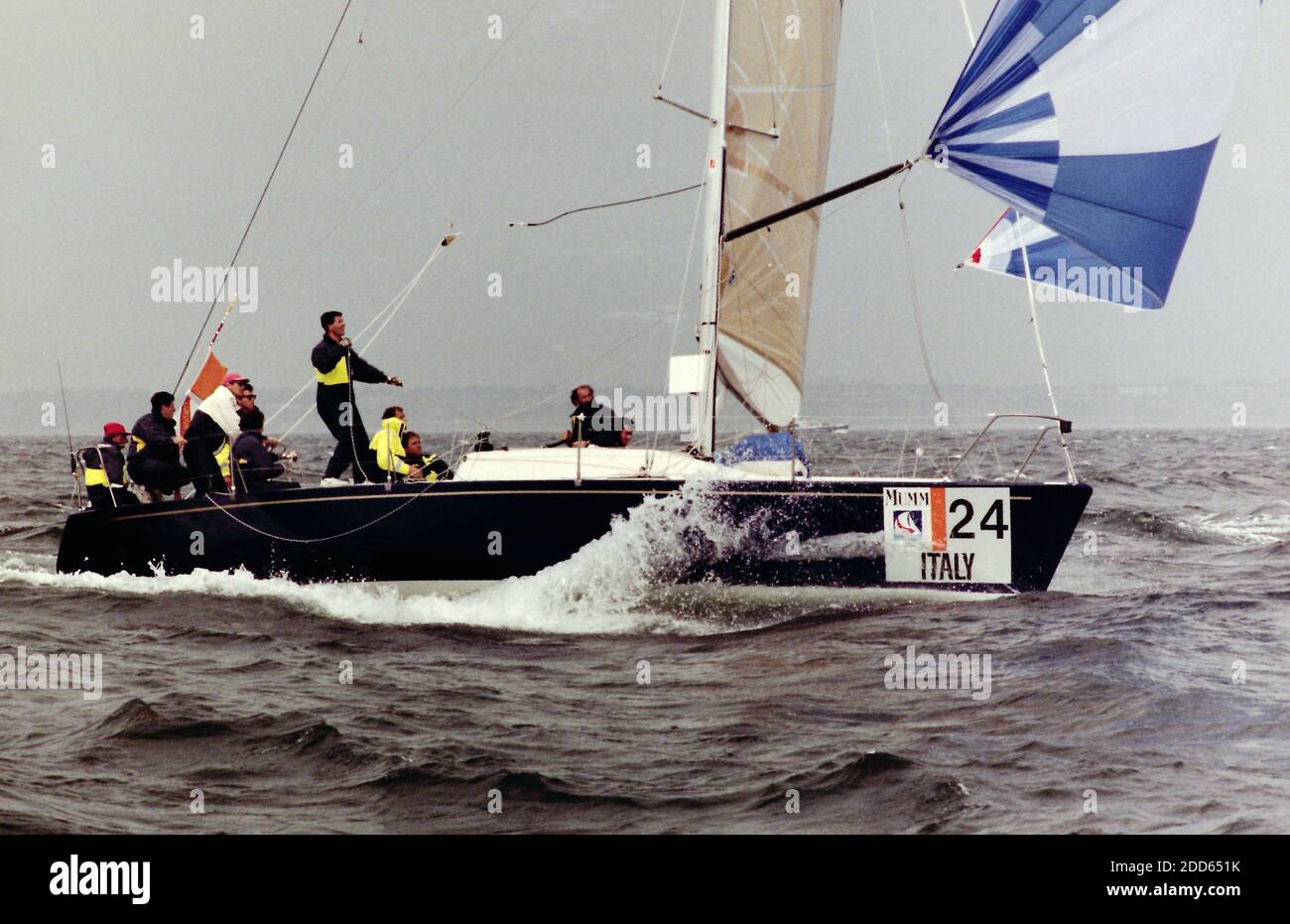 AJAXNETPHOTO. AUGUST 1991. SOLENT, ENGLAND. - ADMIRAL'S CUP 1991 - CORUM POKALRENNEN. TEAM YACHT; MANDRAKE. LAND:ITALIEN. FOTO: JONATHAN EASTLAND / AJAX REF:ADC RX2 201211 53 Stockfoto