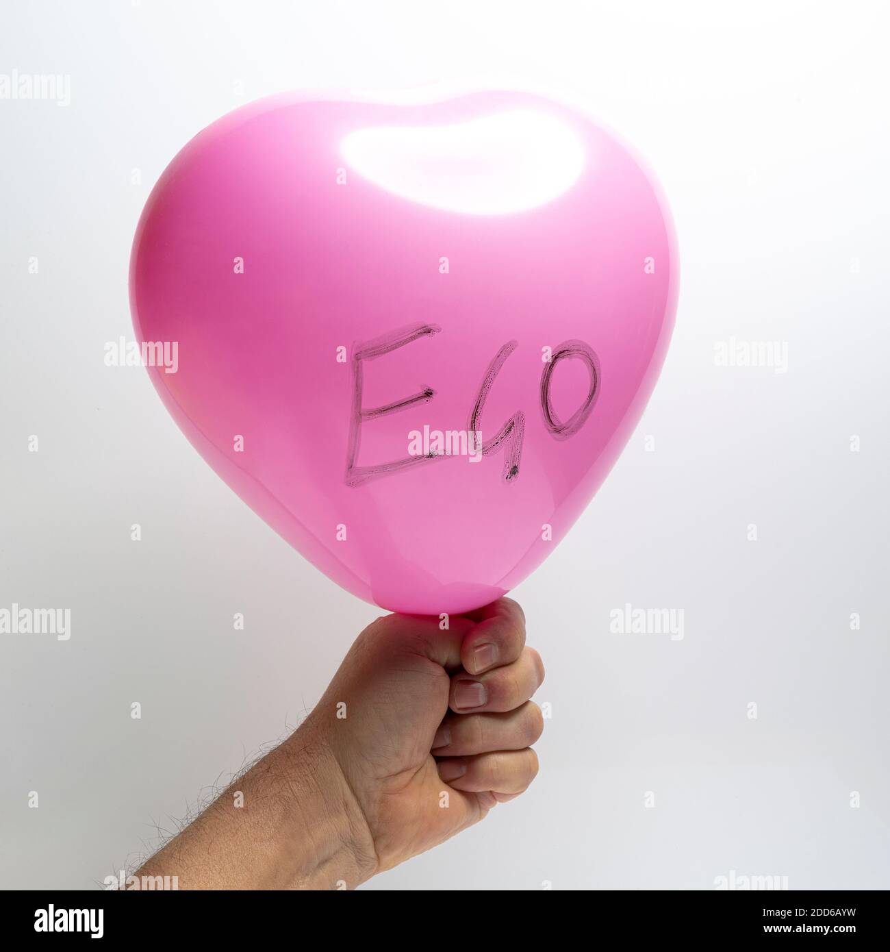 Das Ego dargestellt mit einem rosa Ballon in der gehalten Hand Stockfoto