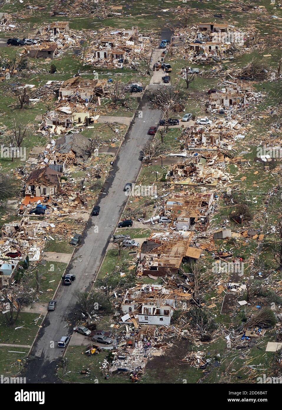 KEIN FILM, KEIN VIDEO, KEIN Fernsehen, KEIN DOKUMENTARFILM - eine Luftaufnahme des umfangreichen Tornado-Schadens an der Stadt Joplin, Missouri, ist am Dienstag Morgen des 24. Mai 2011 zu sehen. Foto von J.B. Forbes/St. Louis Post-Dispatch/MCT/ABACAPRESS.COM Stockfoto