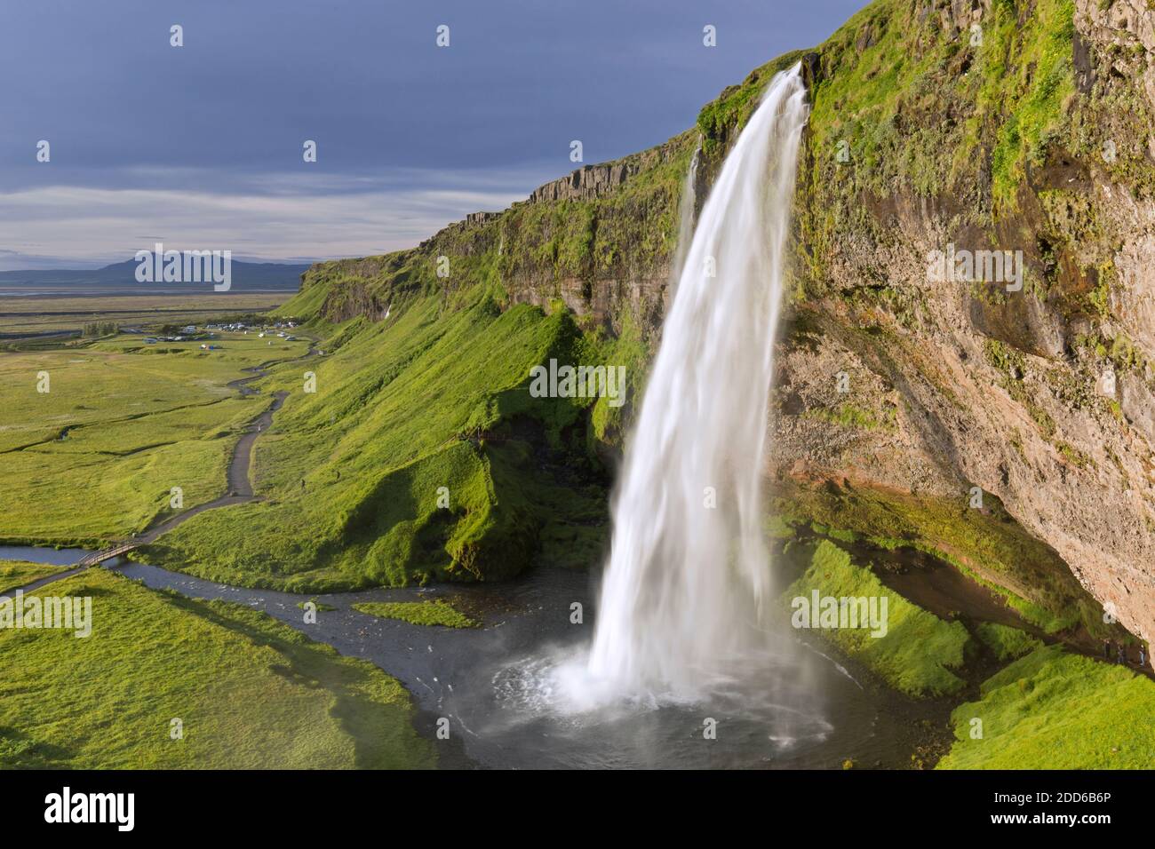 Seljalandsfoss Wasserfall, Teil des Seljalands Flusses im Sommer, Südregion, Island Stockfoto