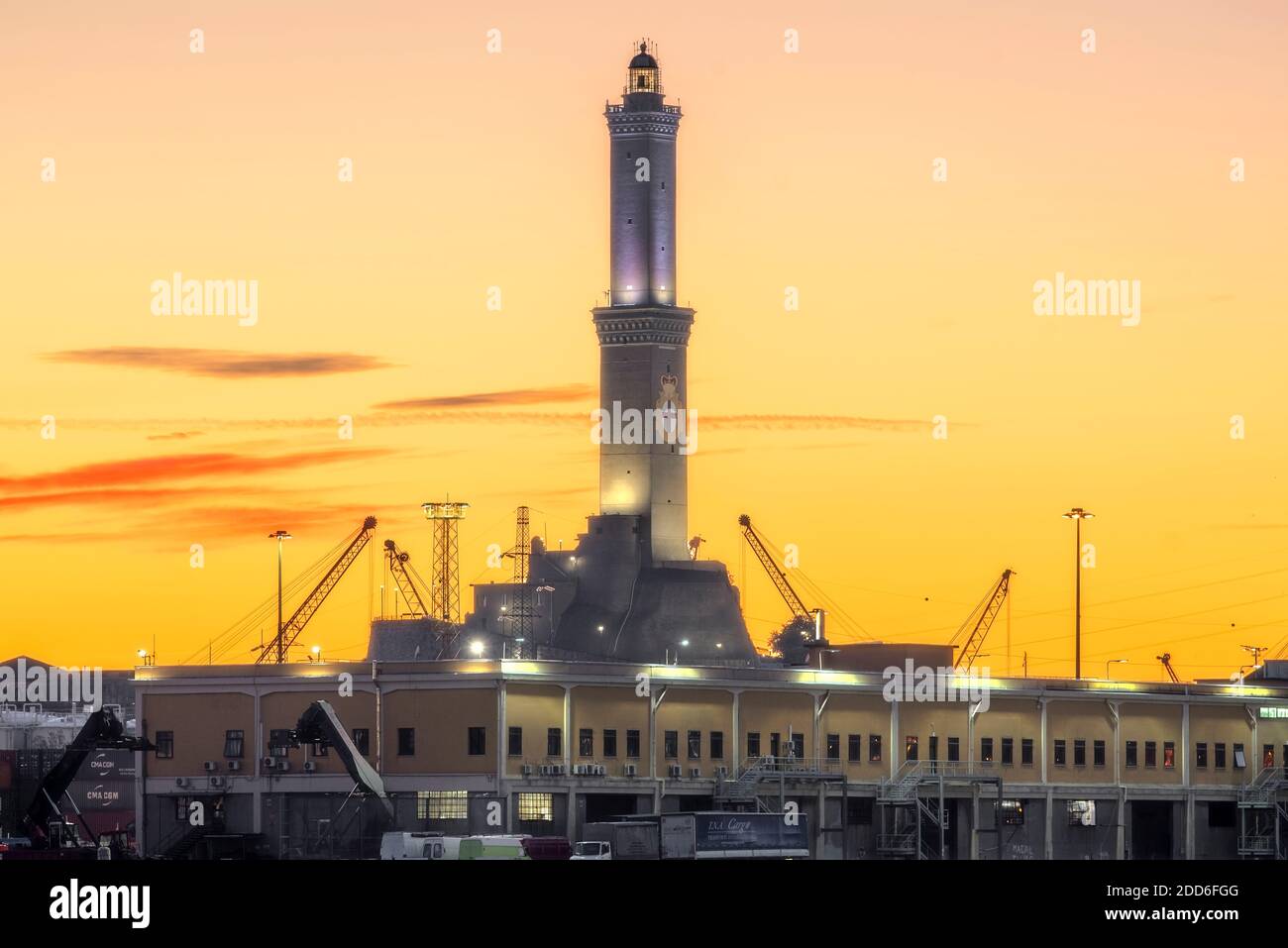 Genua Hafen Lichter in der Nacht Stockfoto