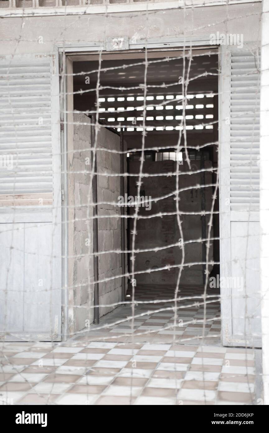 Stacheldraht im Tuol Sleng Genozid Museum (S-21 Gefängnis), Phnom Penh, Kambodscha, Südostasien Stockfoto