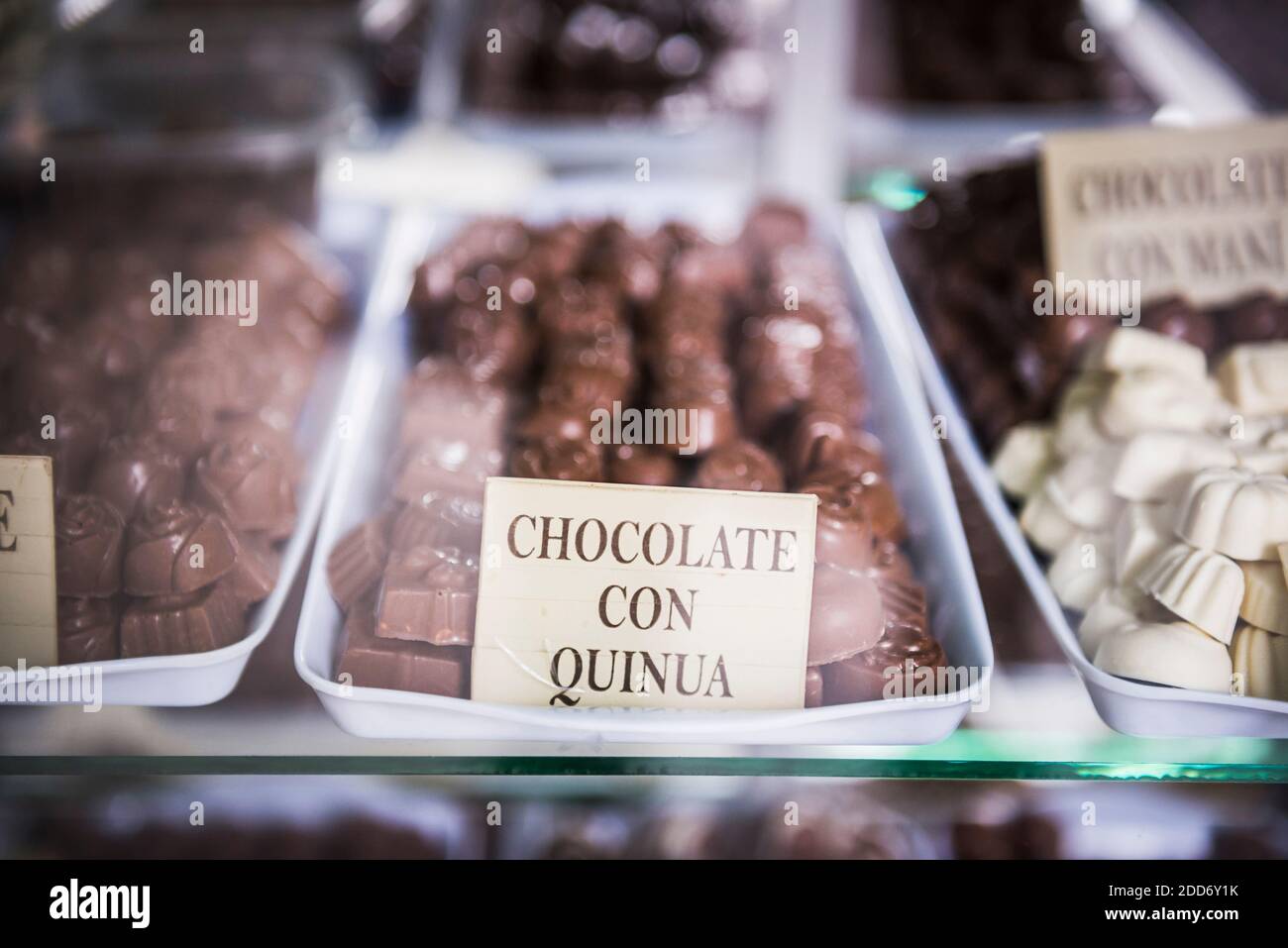 Quinoa Schokolade in einem Chocolatier Shop, Plaza 25 de Mayo (25 May Square), Sucre, Bolivien, Südamerika Stockfoto