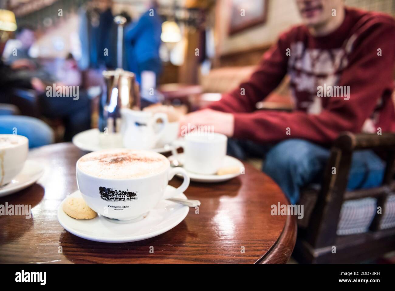 Kaffee im Cairngorm Hotel, Aviemore, Cairngorms National Park, Schottland, Großbritannien, Europa Stockfoto