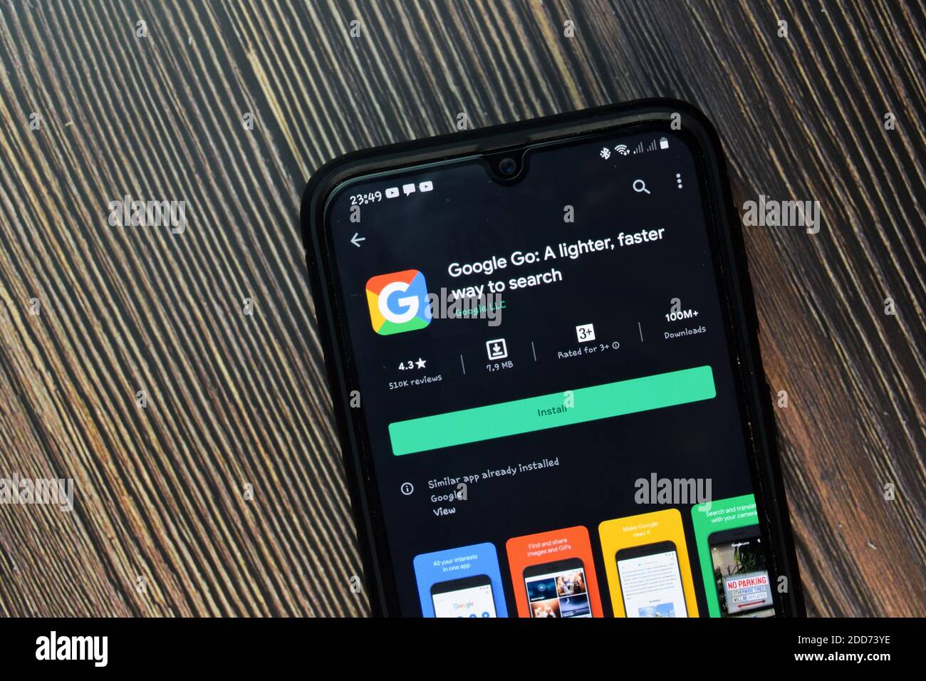 Google Go: Eine leichtere, schnellere Möglichkeit, um dev App mit Lupe auf Smartphone-Bildschirm suchen. Google Go ist ein Freeware Web-Browser von Google LLC entwickelt. Stockfoto