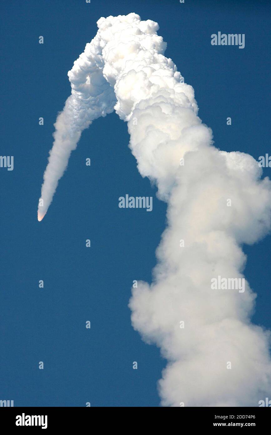 KEIN FILM, KEIN VIDEO, KEIN Fernsehen, KEIN DOKUMENTARFILM - Space Shuttle Endeavour hebt am Mittwoch, 8. August 2007, im Kennedy Space Center in Cape Canaveral, Florida ab. Foto: Julie Fletcher/Orlando Sentinel/MCT/ABACAPRESS.COM Stockfoto