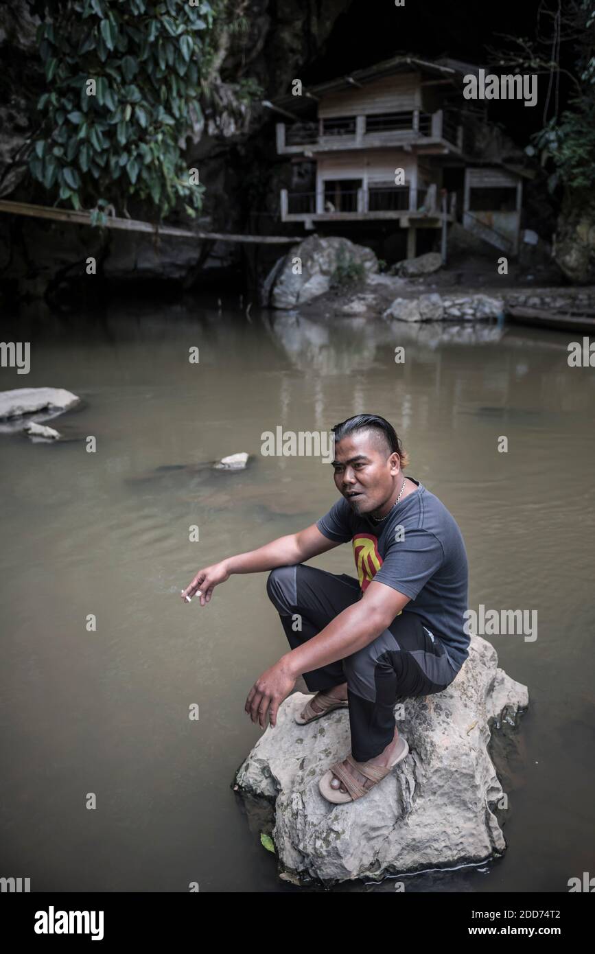 Porträt eines Mannes, der 3 Monate in der Sungai Angek Höhle verbracht hat, die Vögel in der Nähe von Bukittinggi, West Sumatra, Indonesien, Asien, abgebaut hat Stockfoto