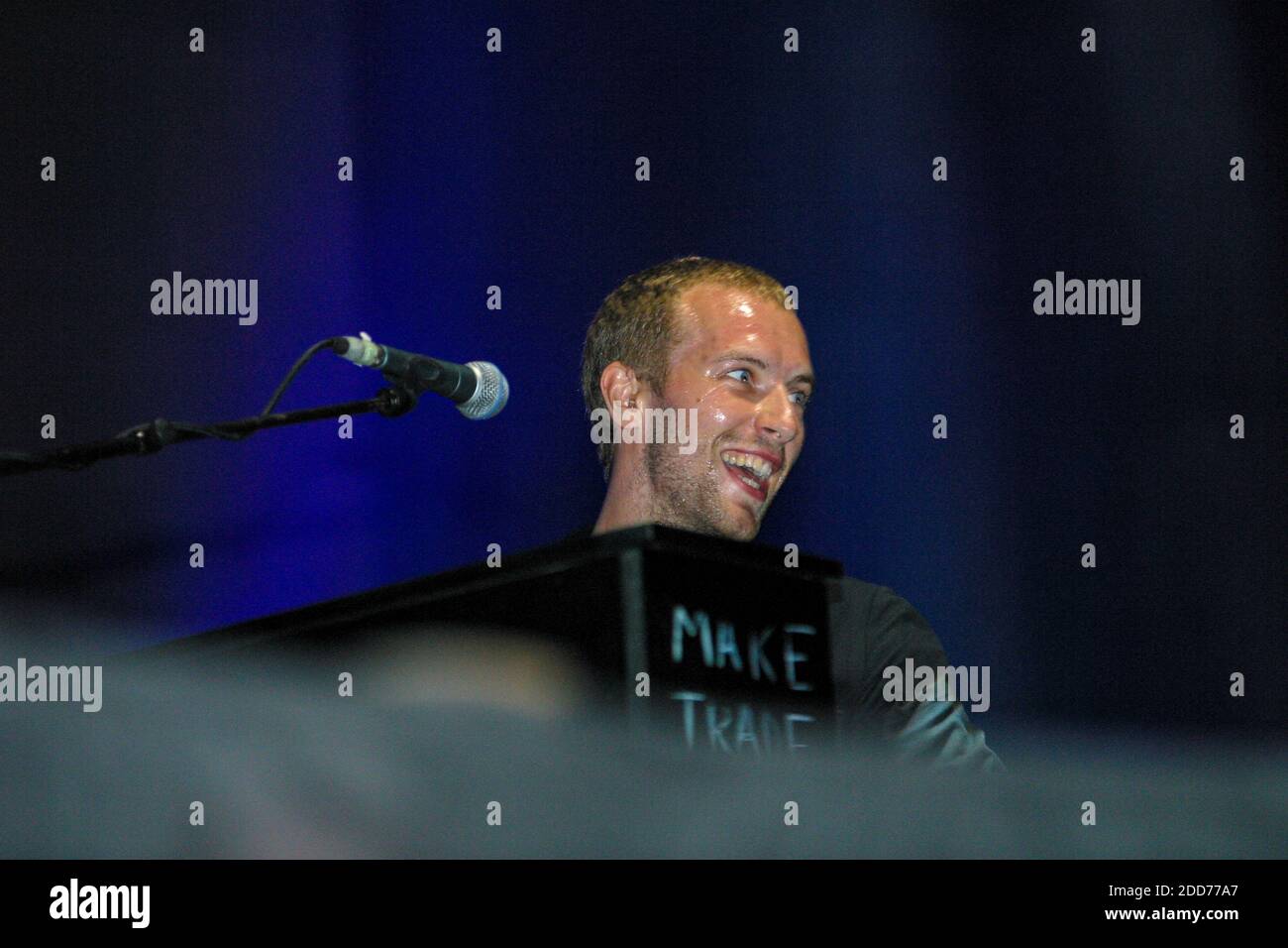 Chris Martin Sänger von Coldplay beim V2003 Virgin Festival, Hylands Park, Chelmsford, Essex, England. Stockfoto