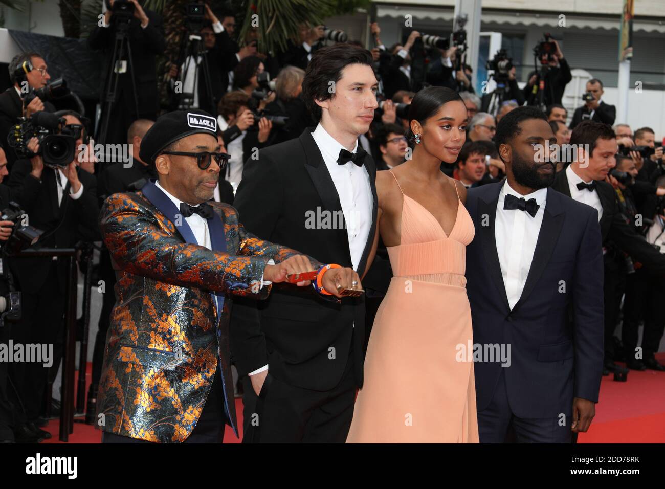 DIE US-Schauspielerin Laura Harrier, der US-Schauspieler Topher Grace, der US-Regisseur Spike Lee und der US-Schauspieler Adam Driver, die am 14. Mai 2018 im Palais des Festivals in Cannes bei der Vorführung von 'Blackkklansman' während des 71. Jährlichen Filmfestivals in Cannes, Frankreich, teilnahmen. Foto von David Boyer/ABACAPRESS.COM Stockfoto