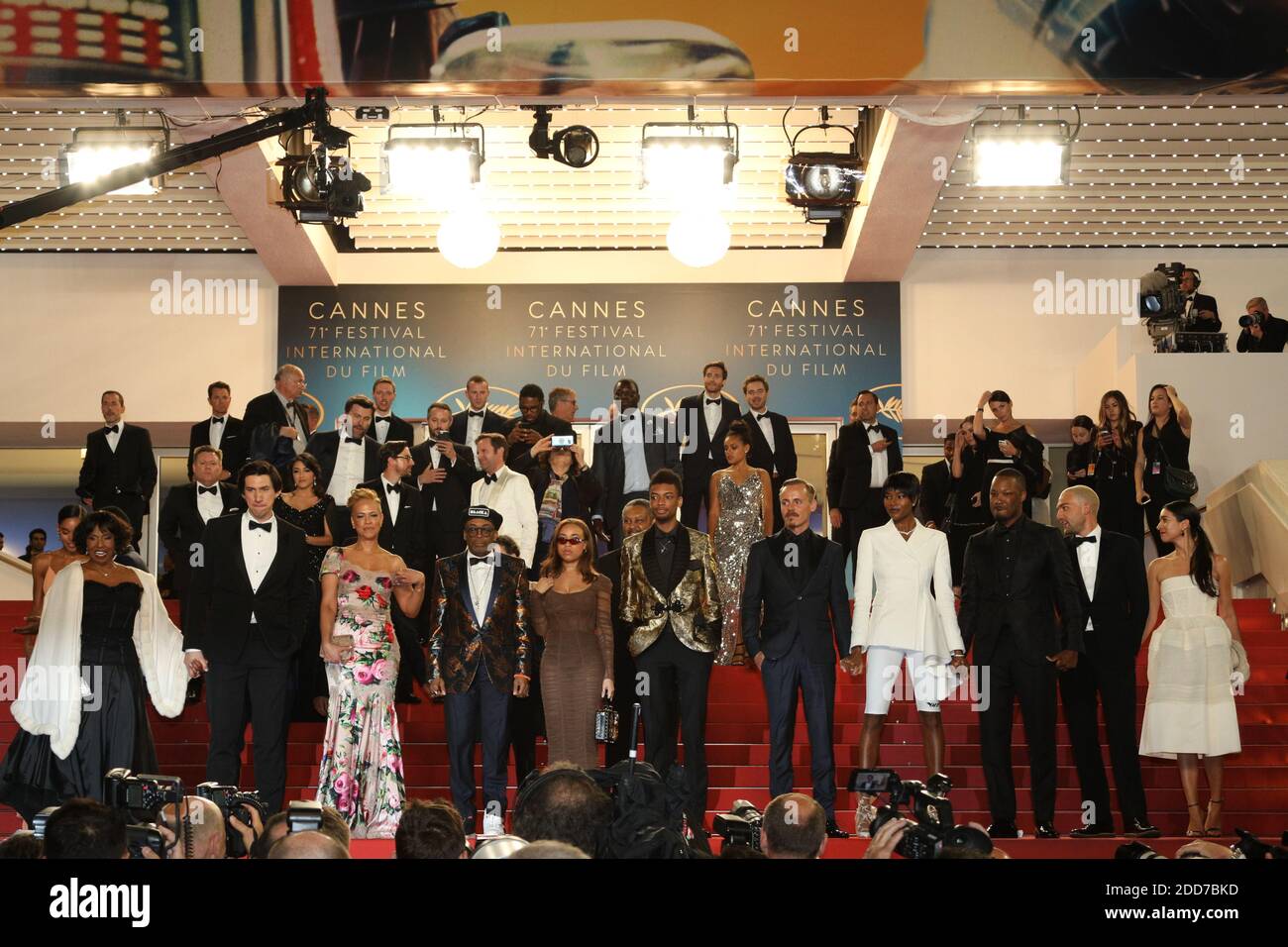 John David Washington, Damaris Lewis, Jasper Paakkonen, Laura Harrier, Topher Grace, Regisseur Spike Lee, Adam Driver und Corey Hawkins verlassen die Vorführung von "Blackkklansman" während der 71. Cannes Film Festival im Palais des Festivals am 14. Mai 2018 in Cannes, Frankreich. Foto von David Boyer/ABACAPRESS.COM Stockfoto