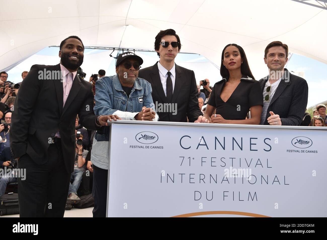John David Washington, Topher Grace, Adam Driver, Regisseur Spike Lee, Laura Harrier, Jasper Paakkonen, Damaris Lewis posieren bei der Blackklansman Fotozelle, die am 15. Mai 2018 im Palais des Festivals in Cannes, Frankreich, im Rahmen der 71. Jährlichen Filmfestspiele von Cannes stattfand. Foto von Lionel Hahn/ABACAPRESS.COM Stockfoto