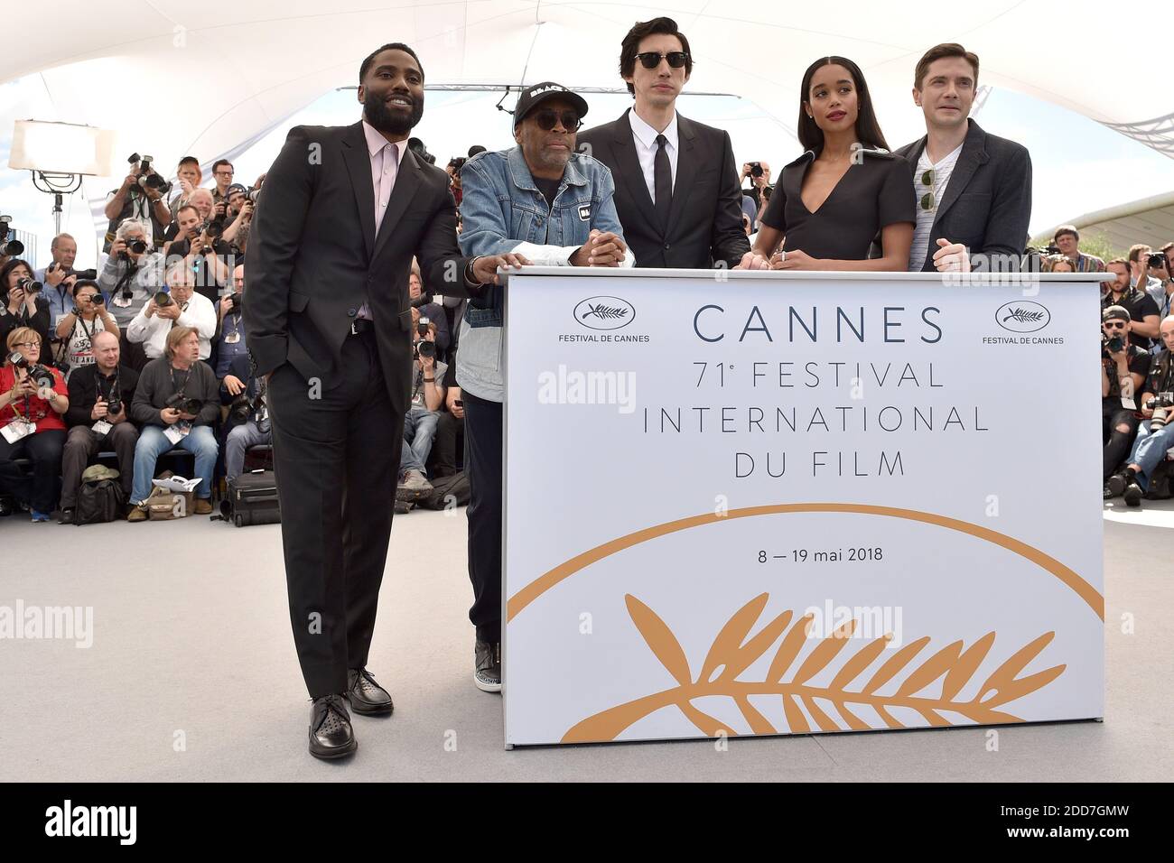 John David Washington, Topher Grace, Adam Driver, Regisseur Spike Lee, Laura Harrier, Jasper Paakkonen, Damaris Lewis posieren bei der Blackklansman Fotozelle, die am 15. Mai 2018 im Palais des Festivals in Cannes, Frankreich, im Rahmen der 71. Jährlichen Filmfestspiele von Cannes stattfand. Foto von Lionel Hahn/ABACAPRESS.COM Stockfoto
