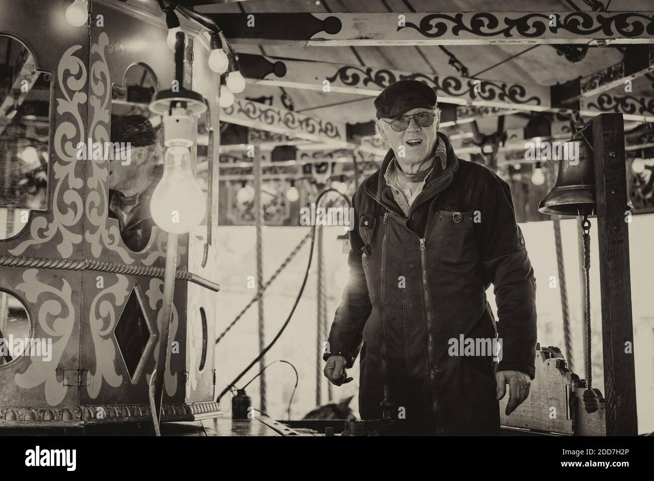 Robert Harris. Vier Generationen der Harris-Familie aus Ashington in West Sussex betreiben die traditionellen Galopper und Chairoplanes auf Jahrmärkten. Stockfoto