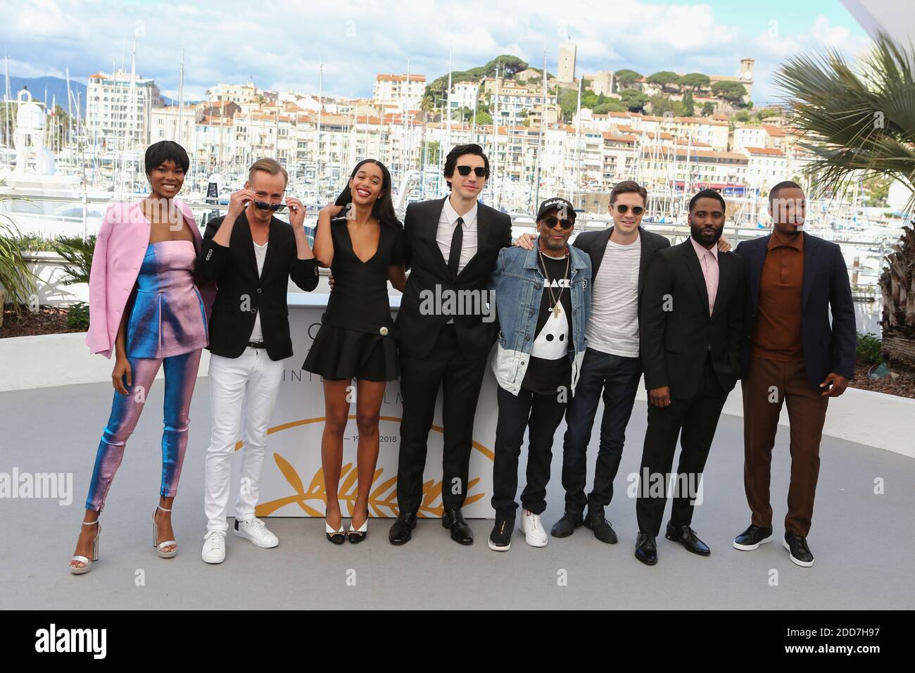 TDamaris Lewis, Jasper Paakkonen, Laura Harrier, Adam Driver, Regisseur Spike Lee (vorne), Topher Grace, John David Washington und Cory Bird beim Fotocall für 'BlacKkKlansman' während des 71. Cannes Film Festival im Palais des Festivals am 15. Mai 2018 in Cannes, Frankreich. Foto von David Boyer/ABACAPRESS.COM Stockfoto