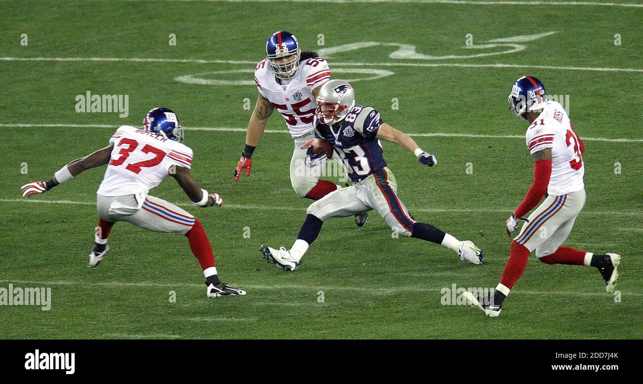 KEIN FILM, KEIN VIDEO, KEIN TV, KEIN DOKUMENTARFILM - Wes Welker (83) der New England Patriots läuft zum ersten Mal gegen die New York Giants im dritten Qurter des Super Bowl XLII im University of Phoenix Stadium in Glendale, AZ, USA am 3. Februar 2008. Die NY Giants gewannen 17-14. Foto von Terry Gilliam/MCT/Cameleon/ABACAPRESS.COM Stockfoto