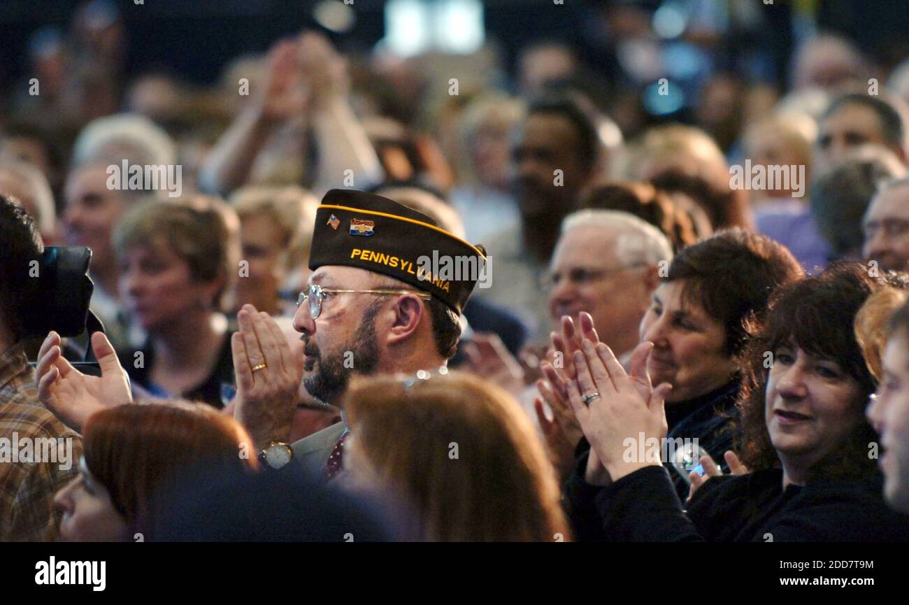 KEIN FILM, KEIN VIDEO, KEIN Fernsehen, KEIN DOKUMENTARFILM - der Präsidentschaftskandidat der Demokraten, Senator Barack Obama, spricht am 1. April 2008 im Dunmore Community Center in Scranton, Pennsylvania, PN, USA. Foto von Sarah J. Glover/Philadelphia Inquirer/MCT/ABACAPRESS.COM Stockfoto