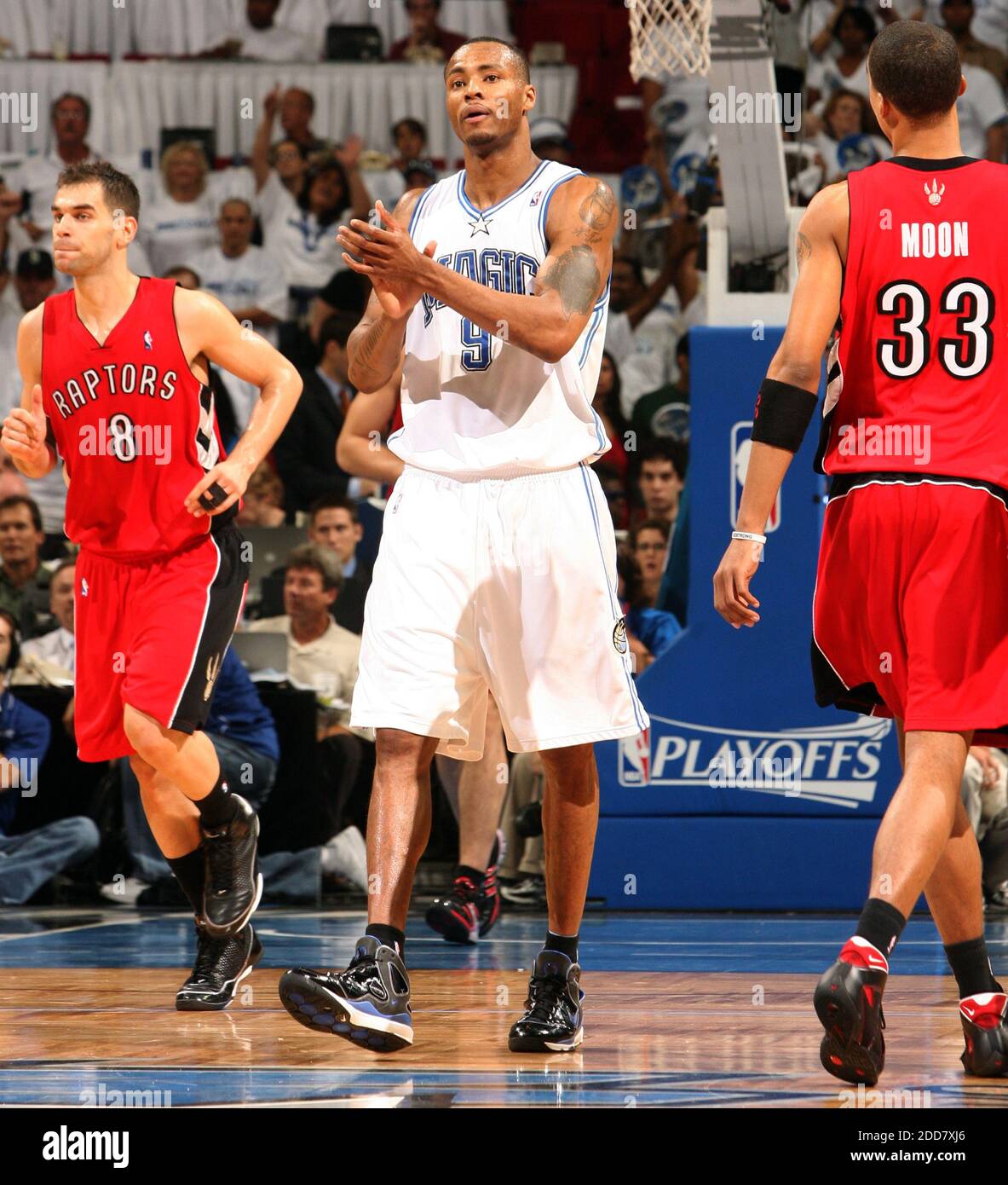 Orlando Magic Forward Rashard Lewis (9) feiert einen 114-100 Sieg über die Toronto Raptors in Spiel 1 der ersten Runde der NBA Eastern Conference Playoffs in der Amway Arena in Orlando, Florida, Sonntag, 20. April 2008. (Gary W. Green/Orlando Sentinel/MCT) Stockfoto