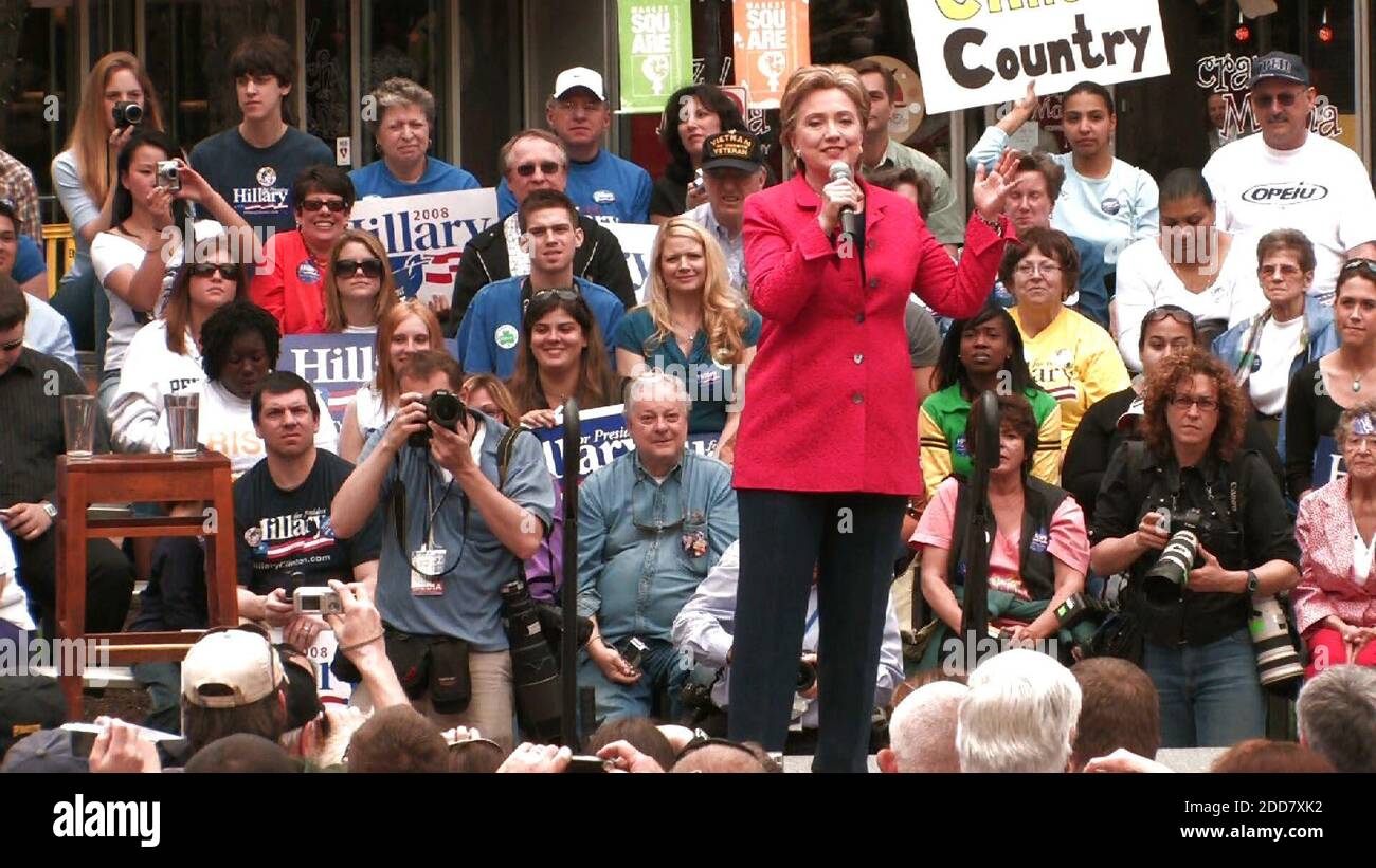 Die demokratische Präsidentschaftskandidatin aus New York, Senatorin Hillary Clinton, spricht während einer Kundgebung in Pittsburgh, PA, USA, am Montag, den 21. April 2008. Foto von David Swanson/Philadelphia Inquirer/MCT/ABACAPRESS.COM Stockfoto